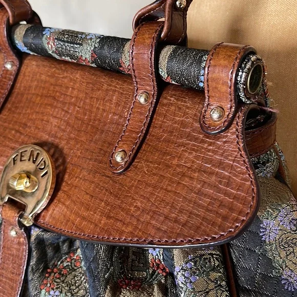 FENDI EUC TOBACCO PEQUIN STRIPES FABRIC AND LEATHER MAGIC SHOULDER BAG RARE FIND - Picture 6 of 17